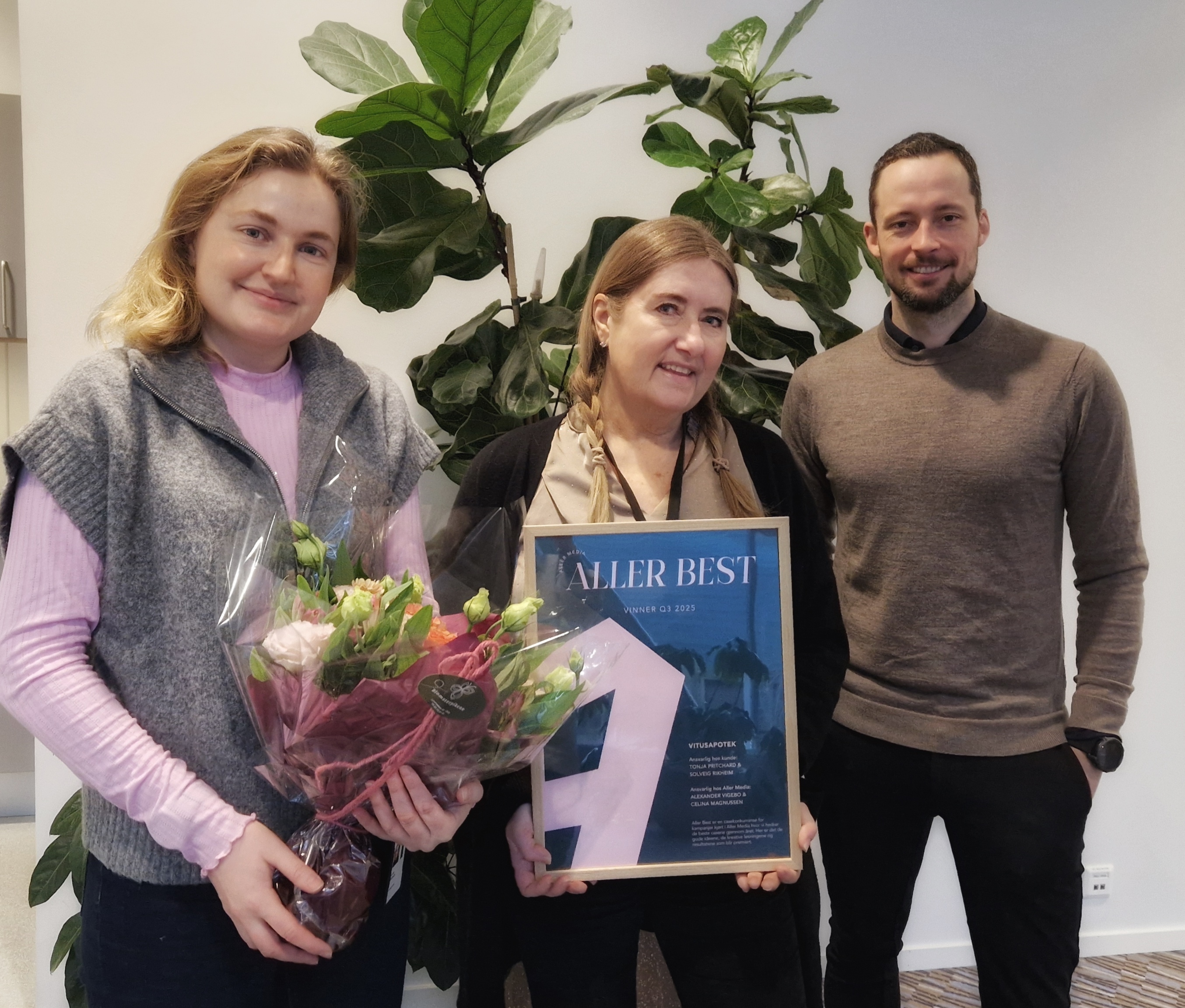 THE WINNERS OF ALLER BEST Q3: Solveig Rikheim and Tonja Pritchard from Vitusapotek and Alexander Hansen Vigebo from Aller Media.