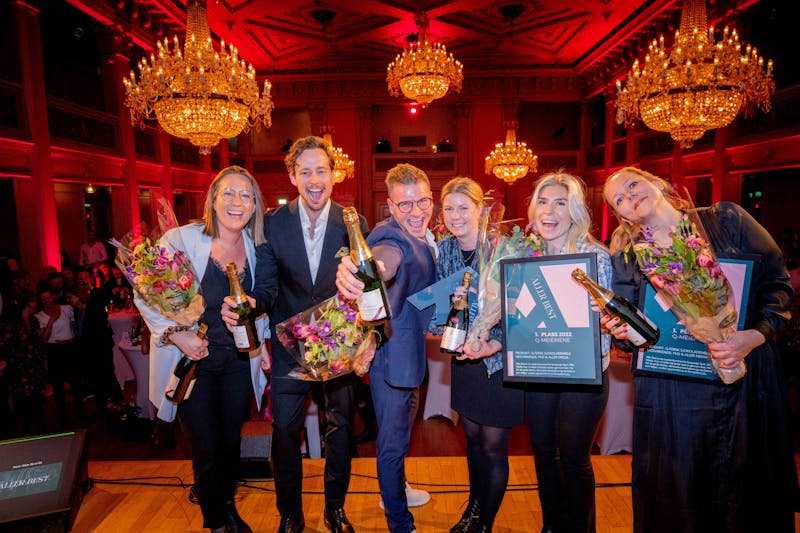 STOLTE VINNERE: Her er gjengen bak gullkampanjen for Q-Meieriene. Fra venstre: Nina Birkeland, Alexander Vigebo,Robert Grosvold, Ingrid Brevik, Julie Bjurstedt og Malin Samuelsson.