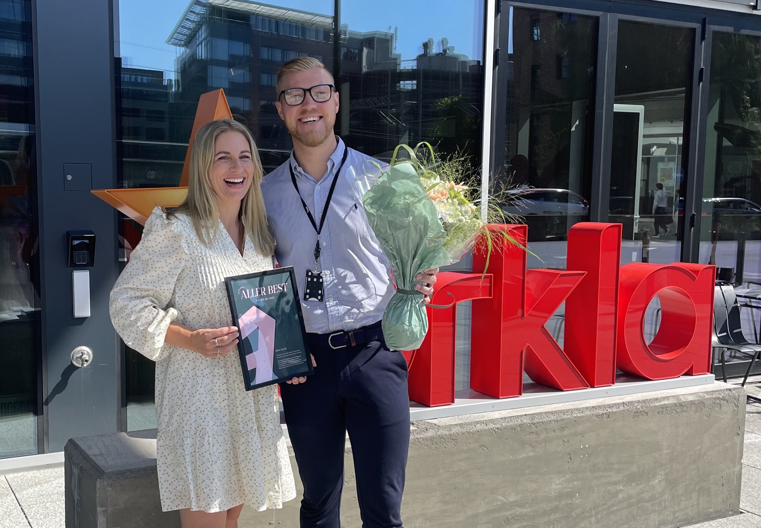 VINNER AV Q1: Lisbeth Langnes, Strategisk Konsernkundeansvarlig i Aller Media sammen med Henrik Christensen, Brand Manager i Orkla.