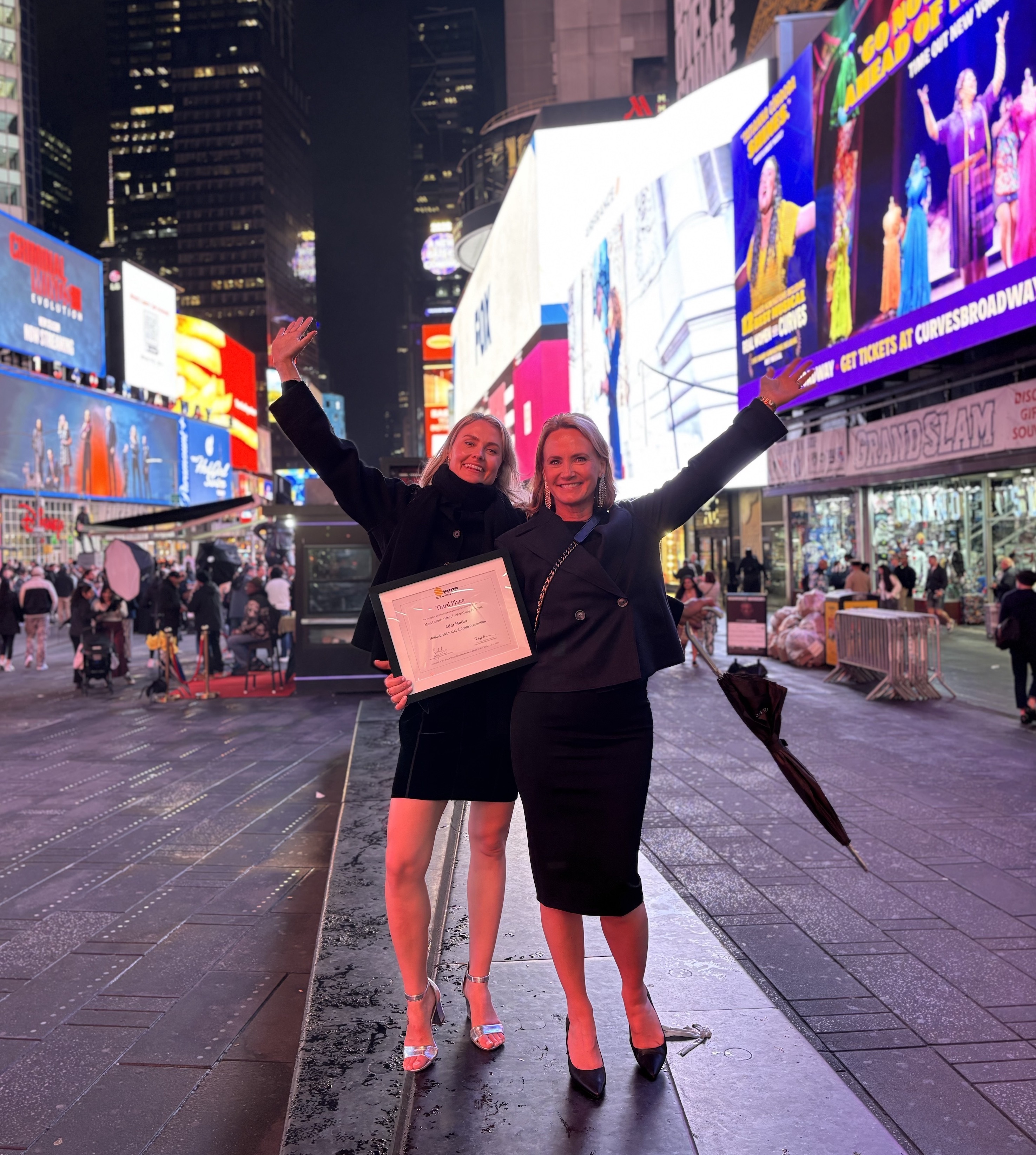 NEW YORK: Two happy winners in Manhattan.
