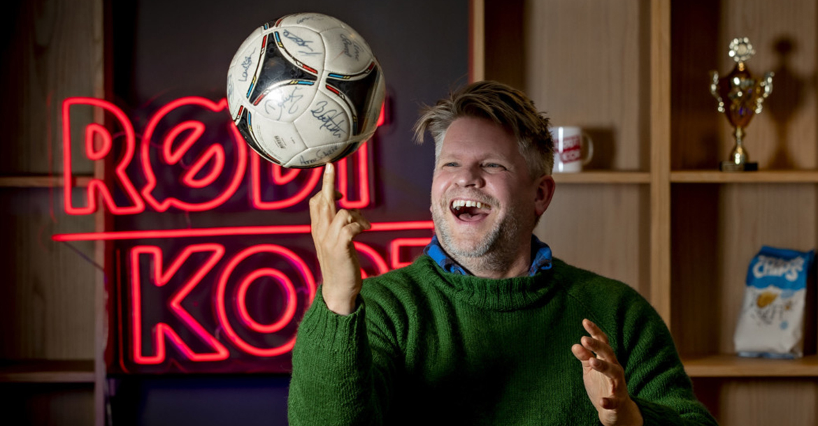 The popular TV personality will host "EM-morgen" on Dagbladet TV every day during the European Football Championship.